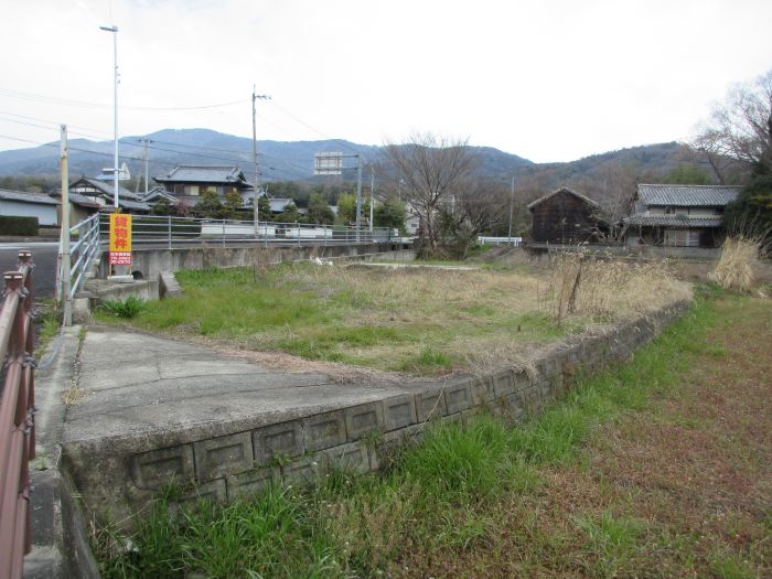  徳島県阿波市土成町土成字丸山