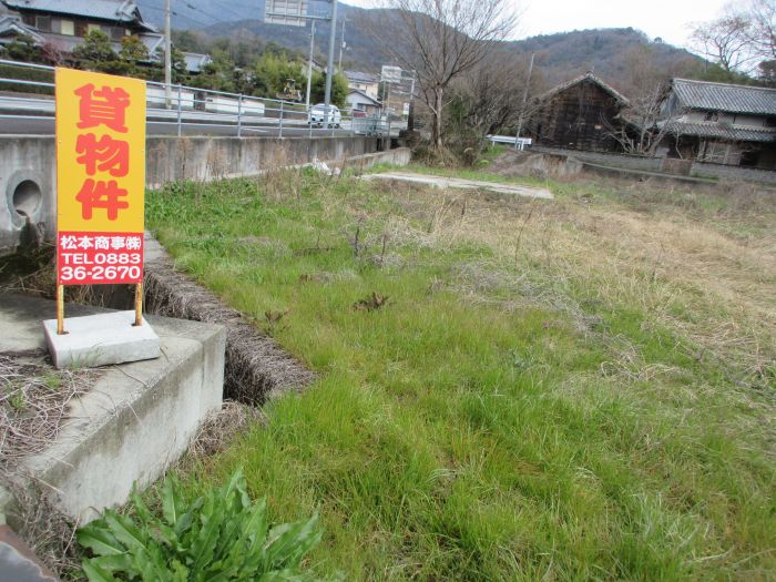 徳島県阿波市土成町土成字丸山