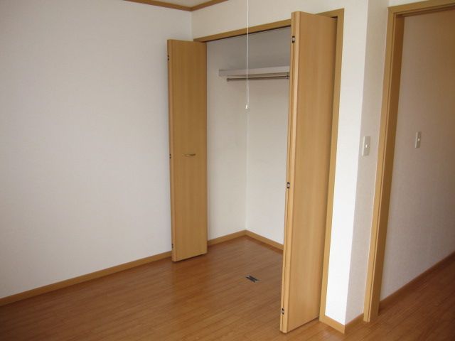 apartment 徳島県小松島市大林町字金岡
