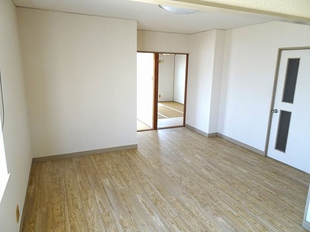 apartment 徳島県小松島市金磯町9-10