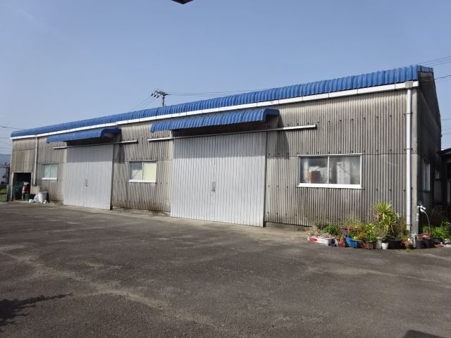 commercial 徳島県阿波市吉野町西条字宮ノ前