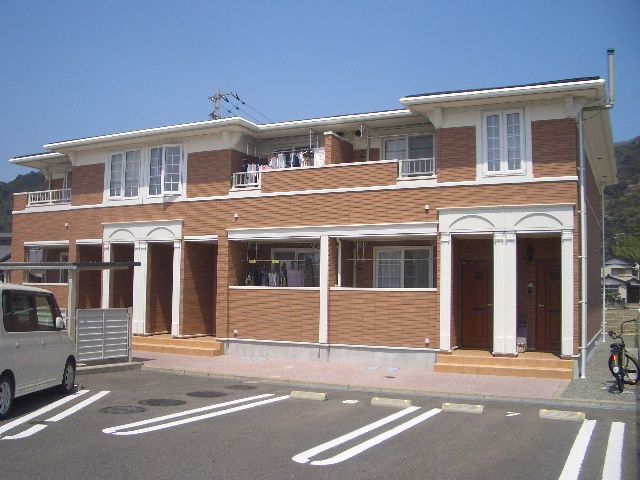 apartment 徳島県小松島市中田町字浜田