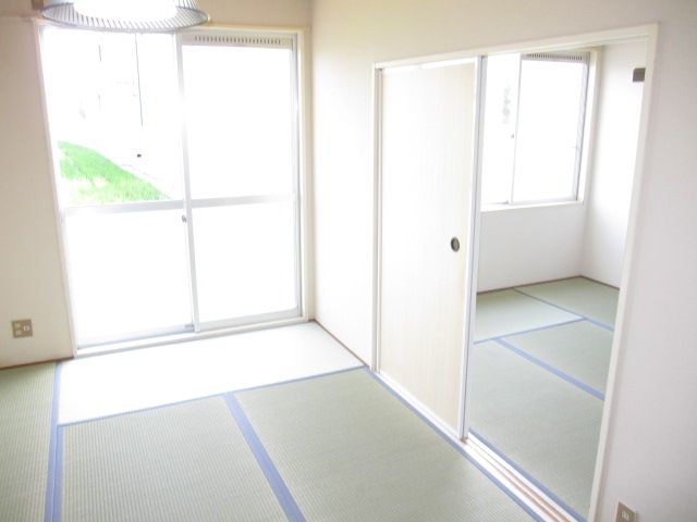 apartment 徳島県小松島市日開野町字行地