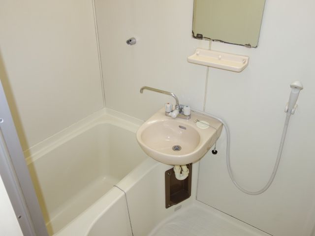 apartment 徳島県小松島市日開野町字行地